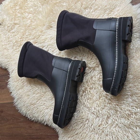 Hunter Black and Gray Winter Boots - Picture 8 of 16